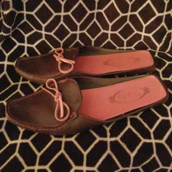 Slippers - Picture 2 of 6